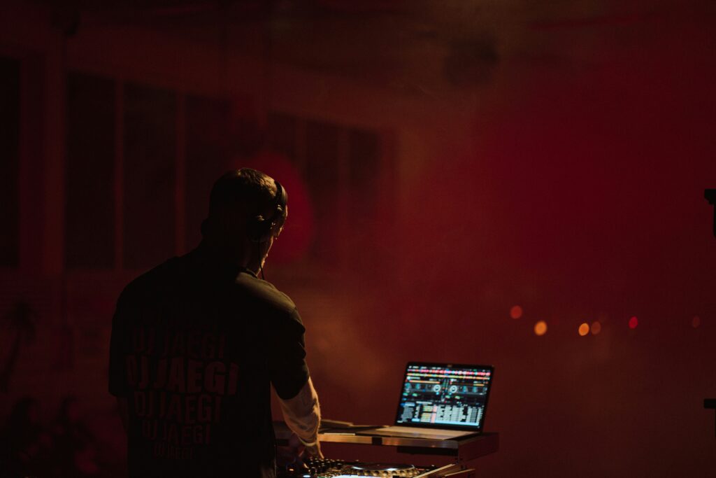 10 Essential DJ Tips for a Successful Live Set