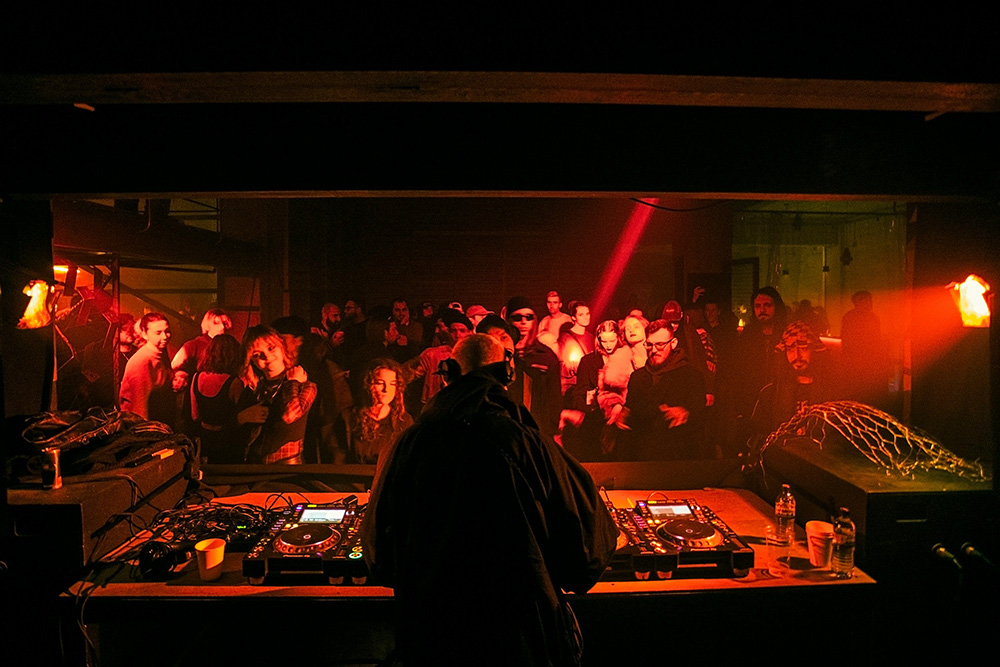DJing - Where to Start? Proven Steps to Launch Your Career 2 DJing - Where To Start (Night Club DJ)