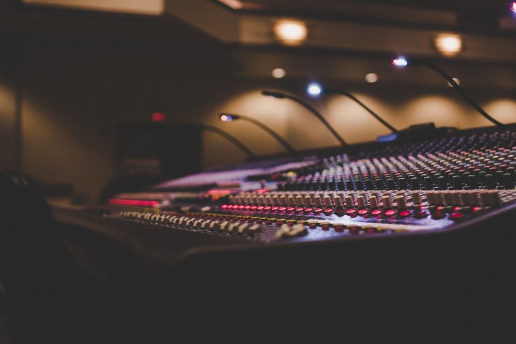 Stems vs Multitracks: The Practical Studio Difference 1 High-end studio interior showing stems vs multitracks session prep