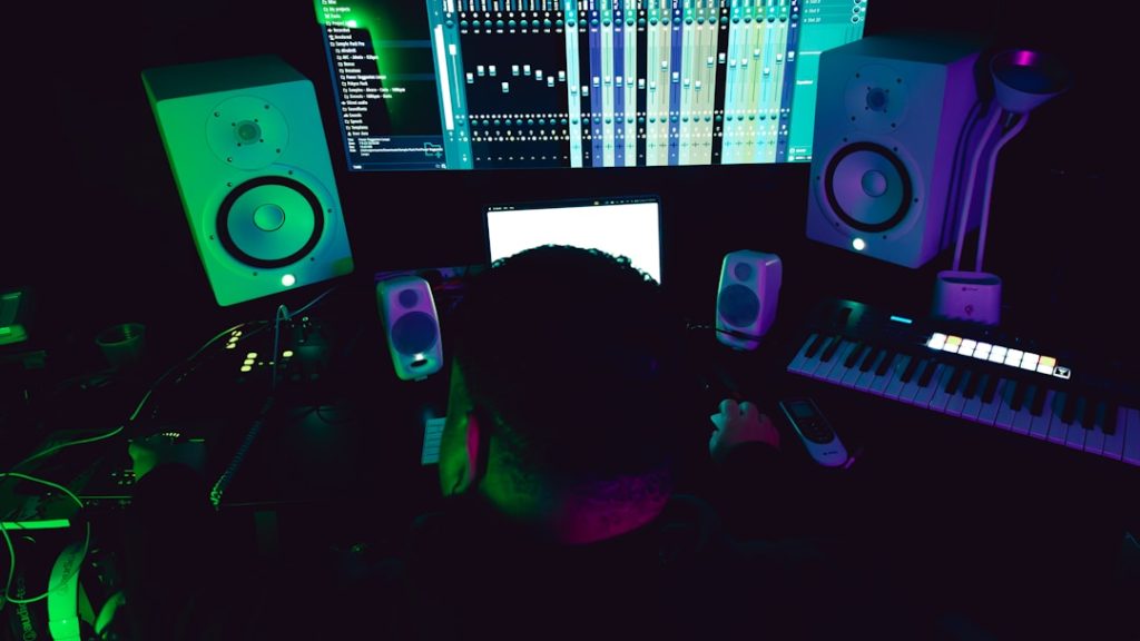 Tech House Production Tools: Pro Ableton, FL, Logic Shootout 2 Abstract 3D sound ribbons representing tech house production workflows