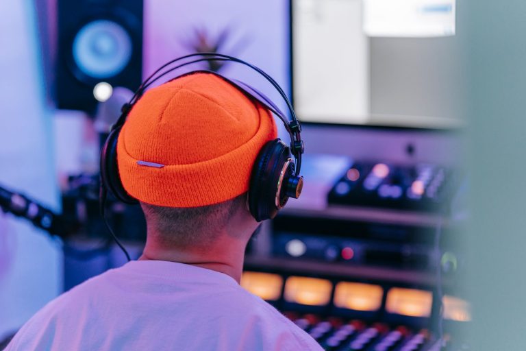 Ableton vs Logic Pro: Pick the Right DAW for Tracks