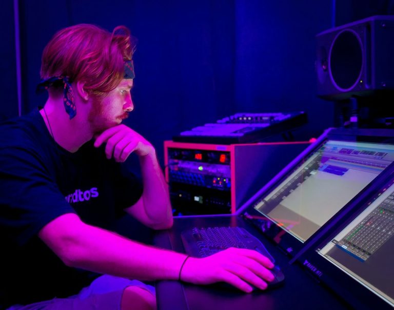What is crossfader: Plain Mixer Facts for Working DJs